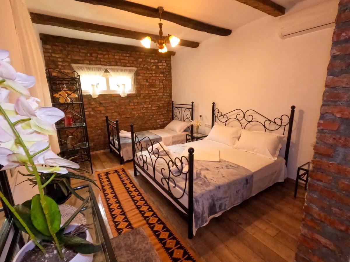 Intown Guesthouse Shkoder Ngoại thất bức ảnh