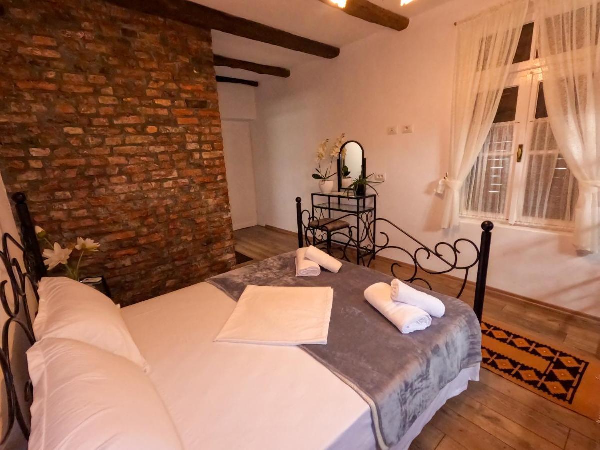 Intown Guesthouse Shkoder Ngoại thất bức ảnh