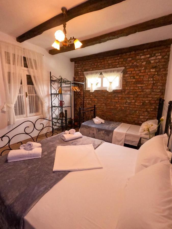 Intown Guesthouse Shkoder Ngoại thất bức ảnh