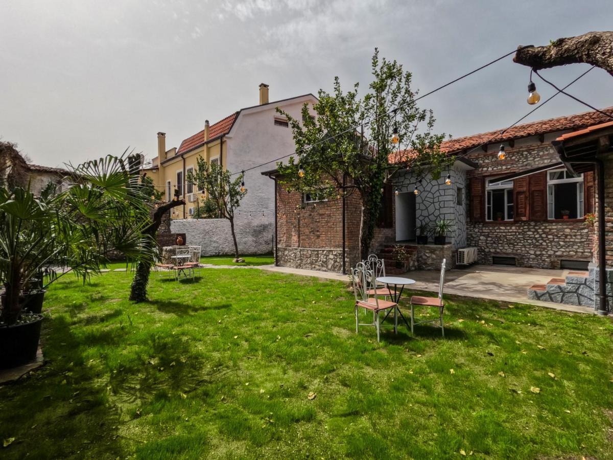 Intown Guesthouse Shkoder Ngoại thất bức ảnh