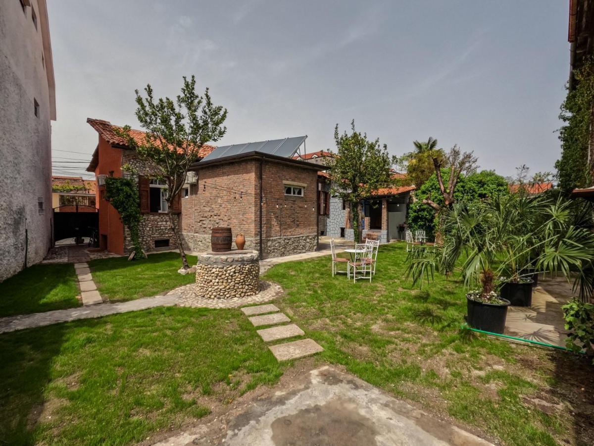 Intown Guesthouse Shkoder Ngoại thất bức ảnh