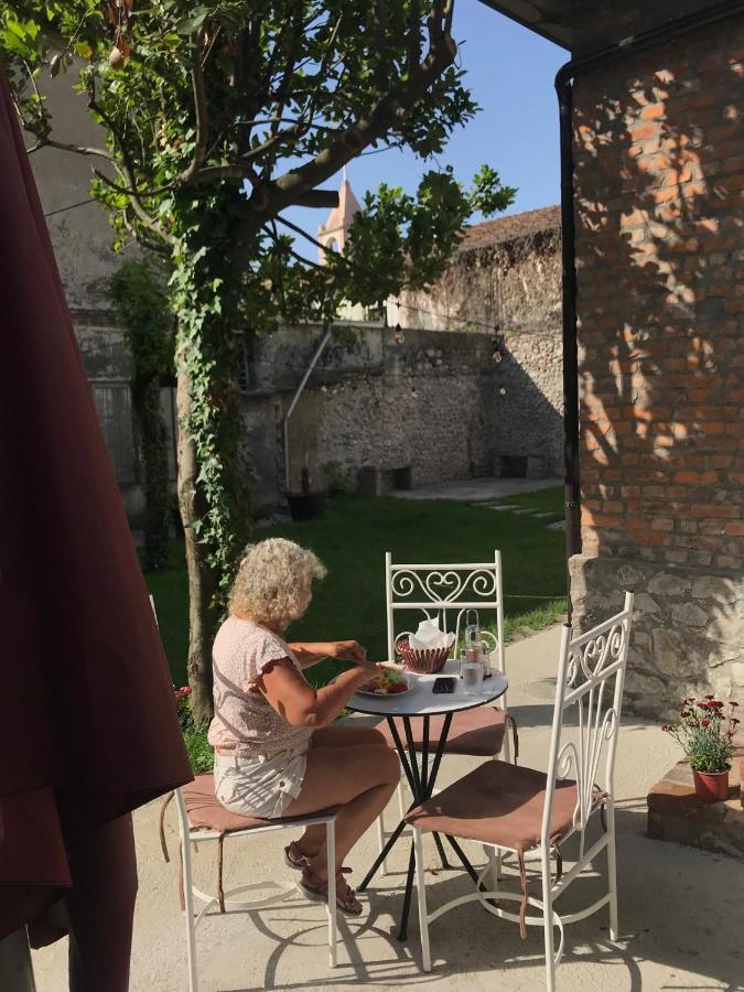 Intown Guesthouse Shkoder Ngoại thất bức ảnh