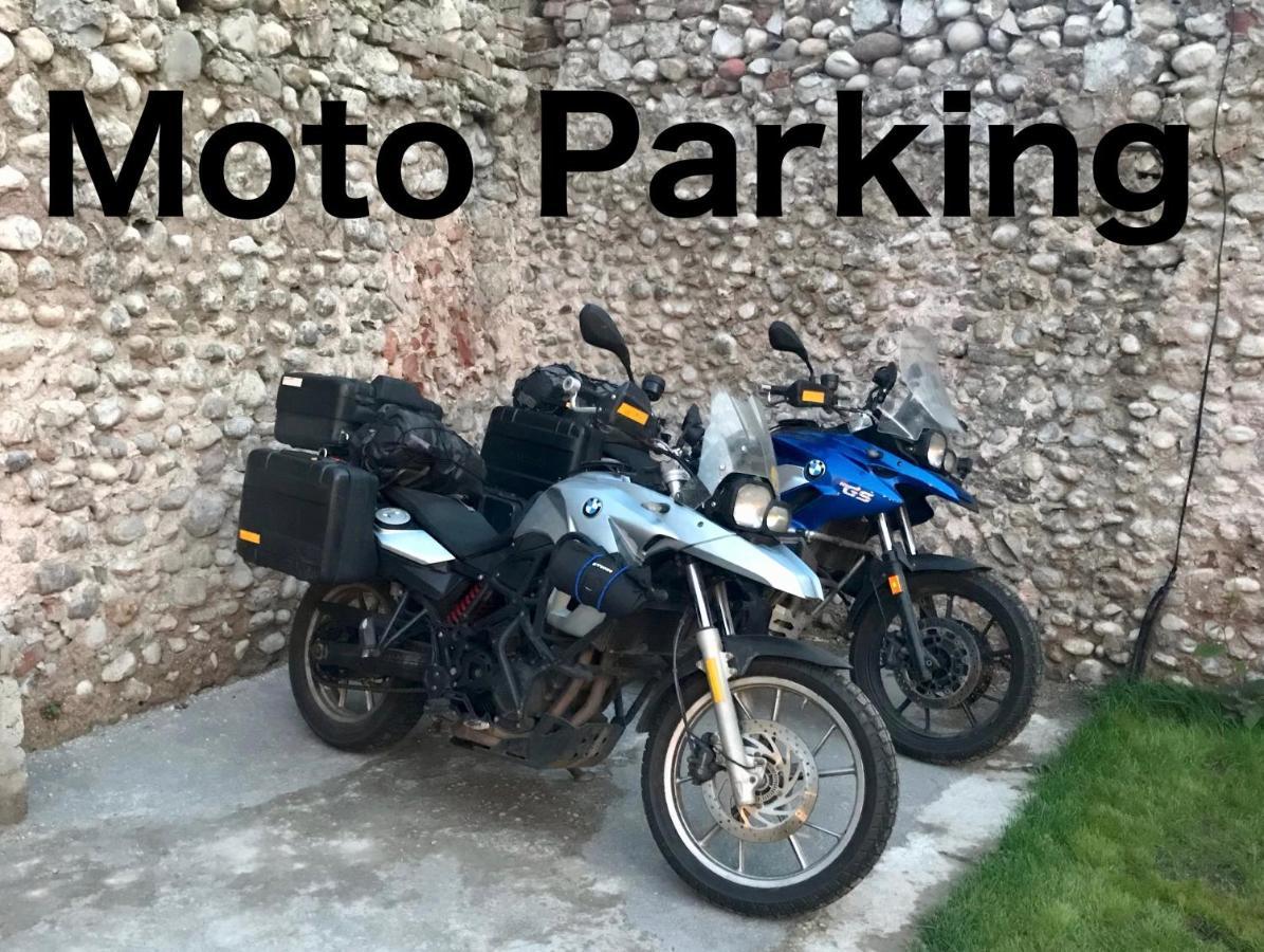 Intown Guesthouse Shkoder Ngoại thất bức ảnh