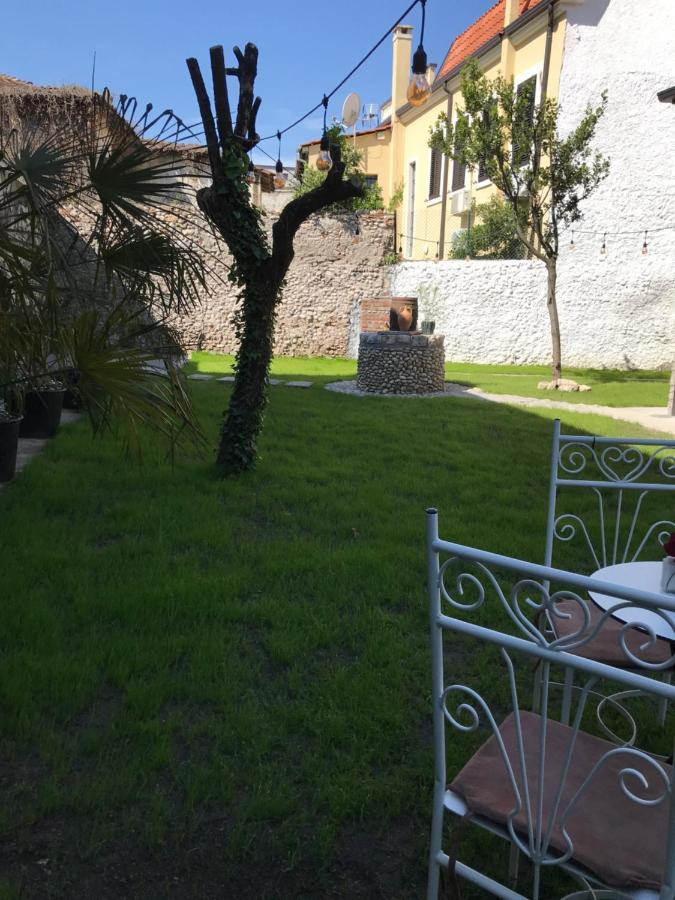 Intown Guesthouse Shkoder Ngoại thất bức ảnh