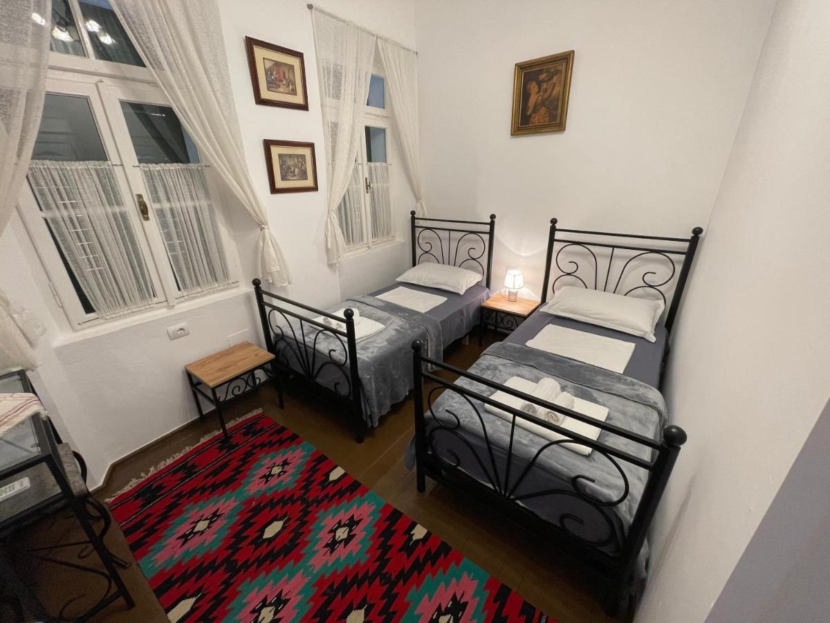 Intown Guesthouse Shkoder Ngoại thất bức ảnh