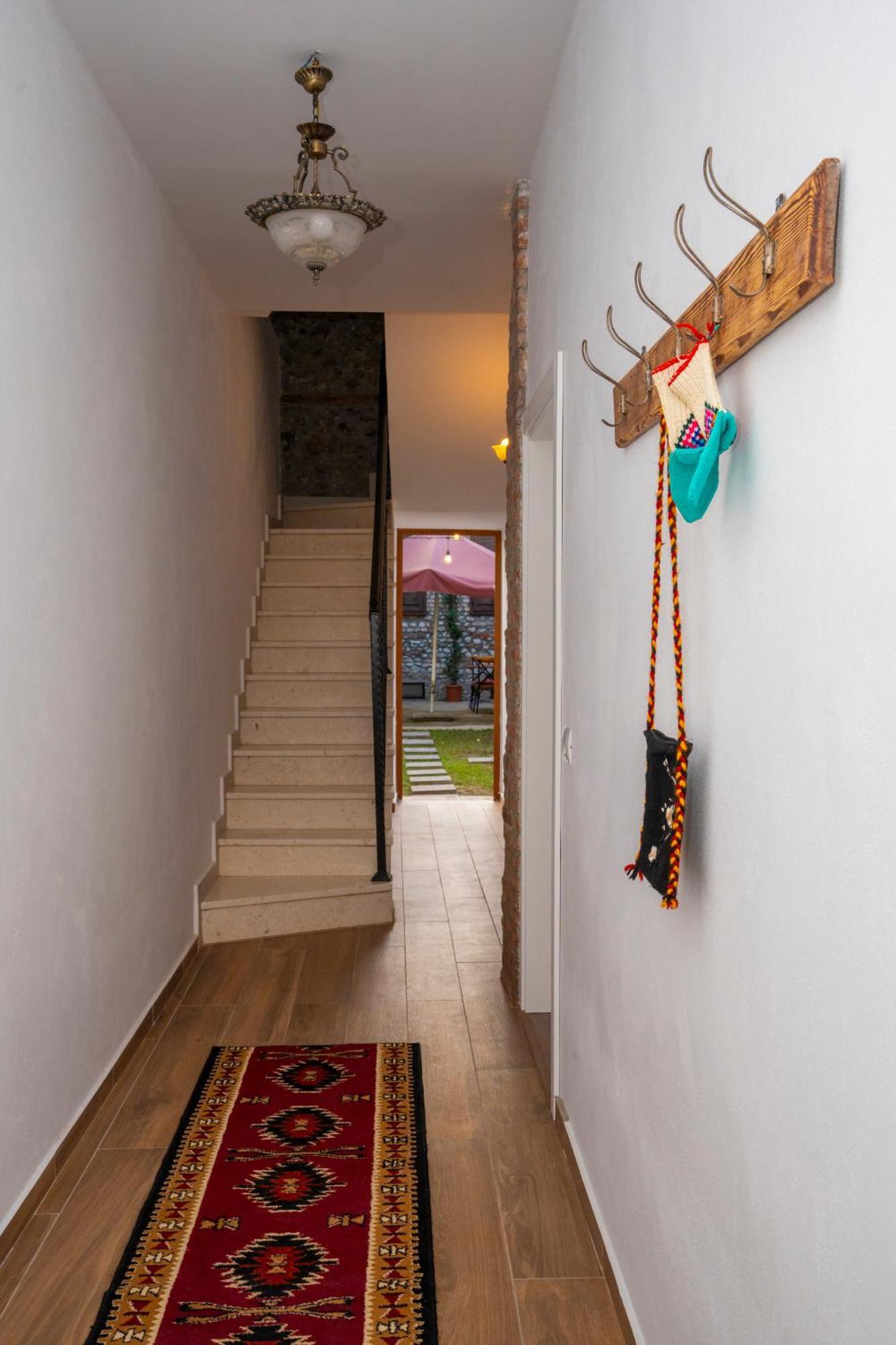 Intown Guesthouse Shkoder Ngoại thất bức ảnh