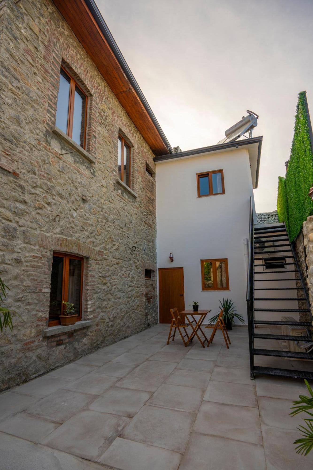 Intown Guesthouse Shkoder Ngoại thất bức ảnh