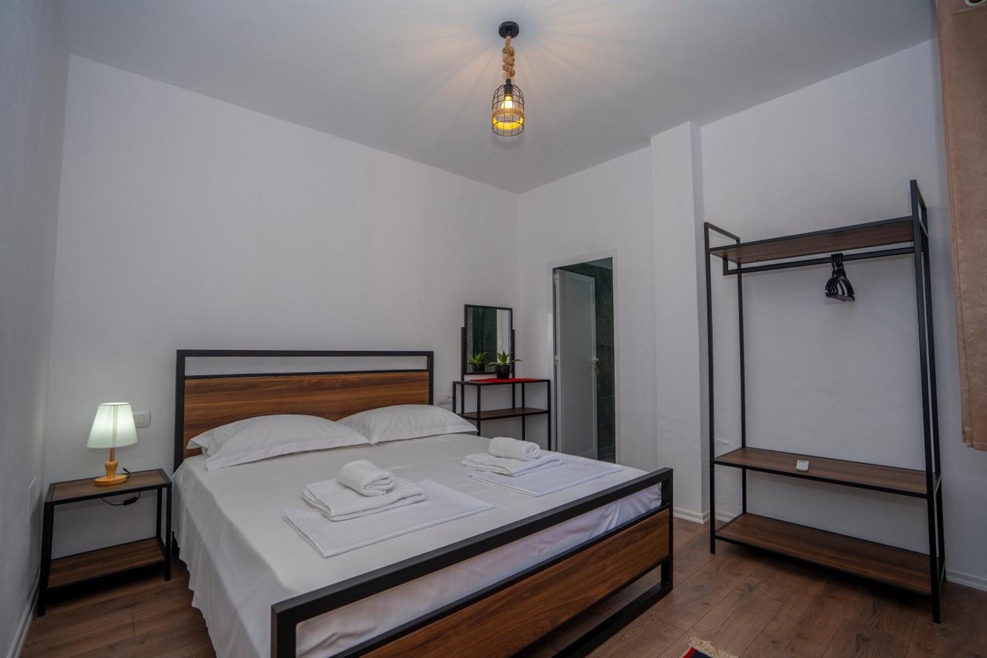 Intown Guesthouse Shkoder Ngoại thất bức ảnh
