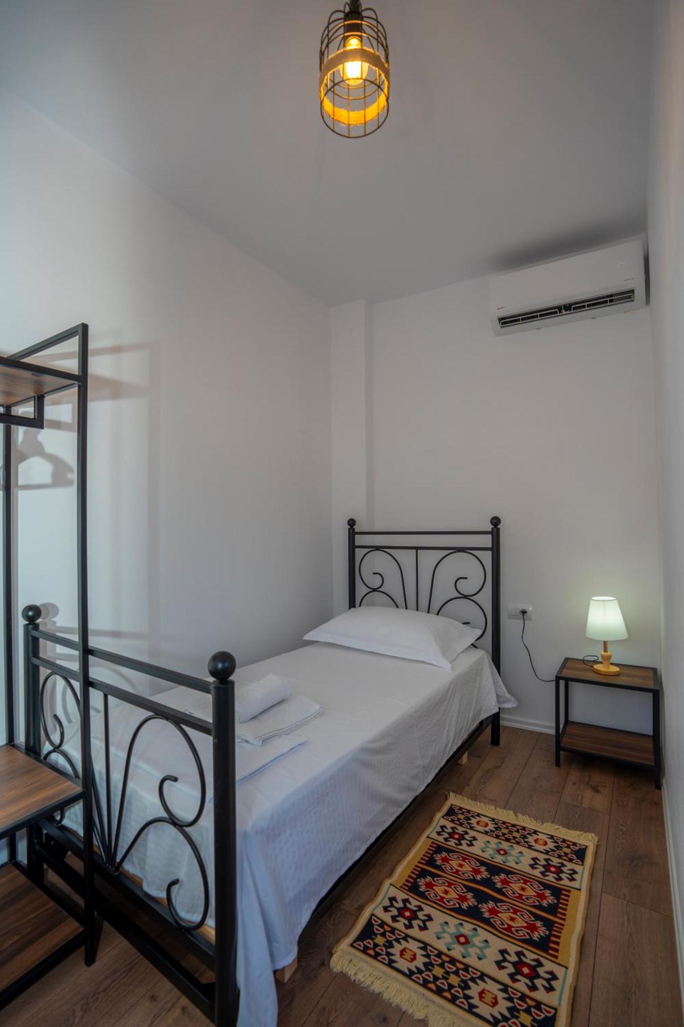 Intown Guesthouse Shkoder Ngoại thất bức ảnh