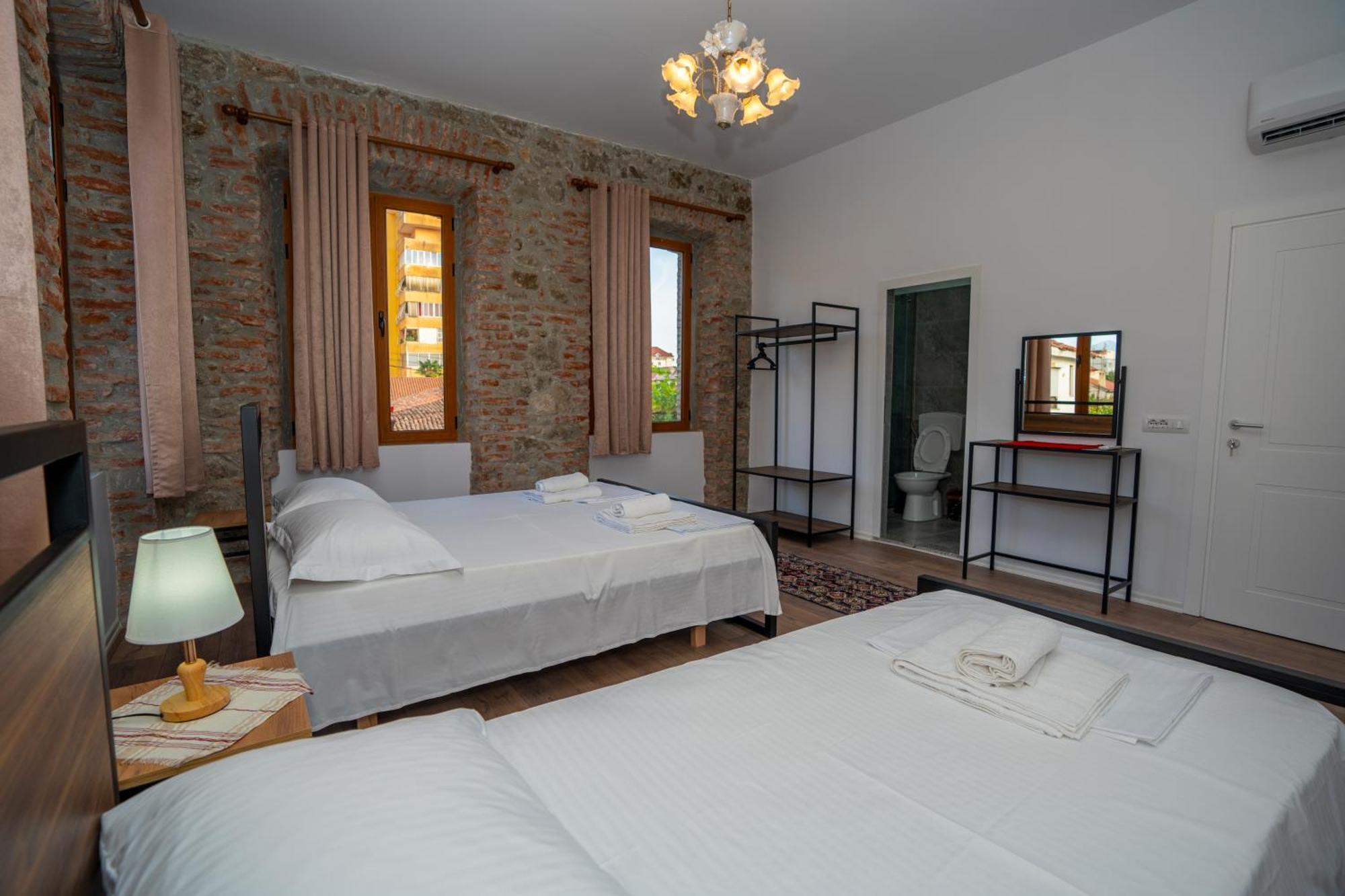 Intown Guesthouse Shkoder Ngoại thất bức ảnh