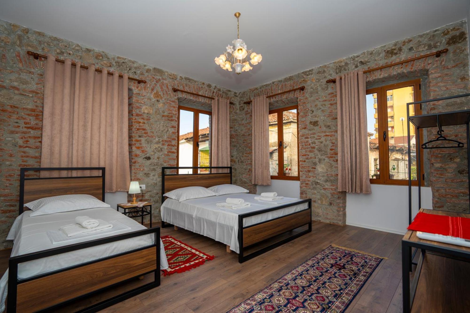 Intown Guesthouse Shkoder Ngoại thất bức ảnh