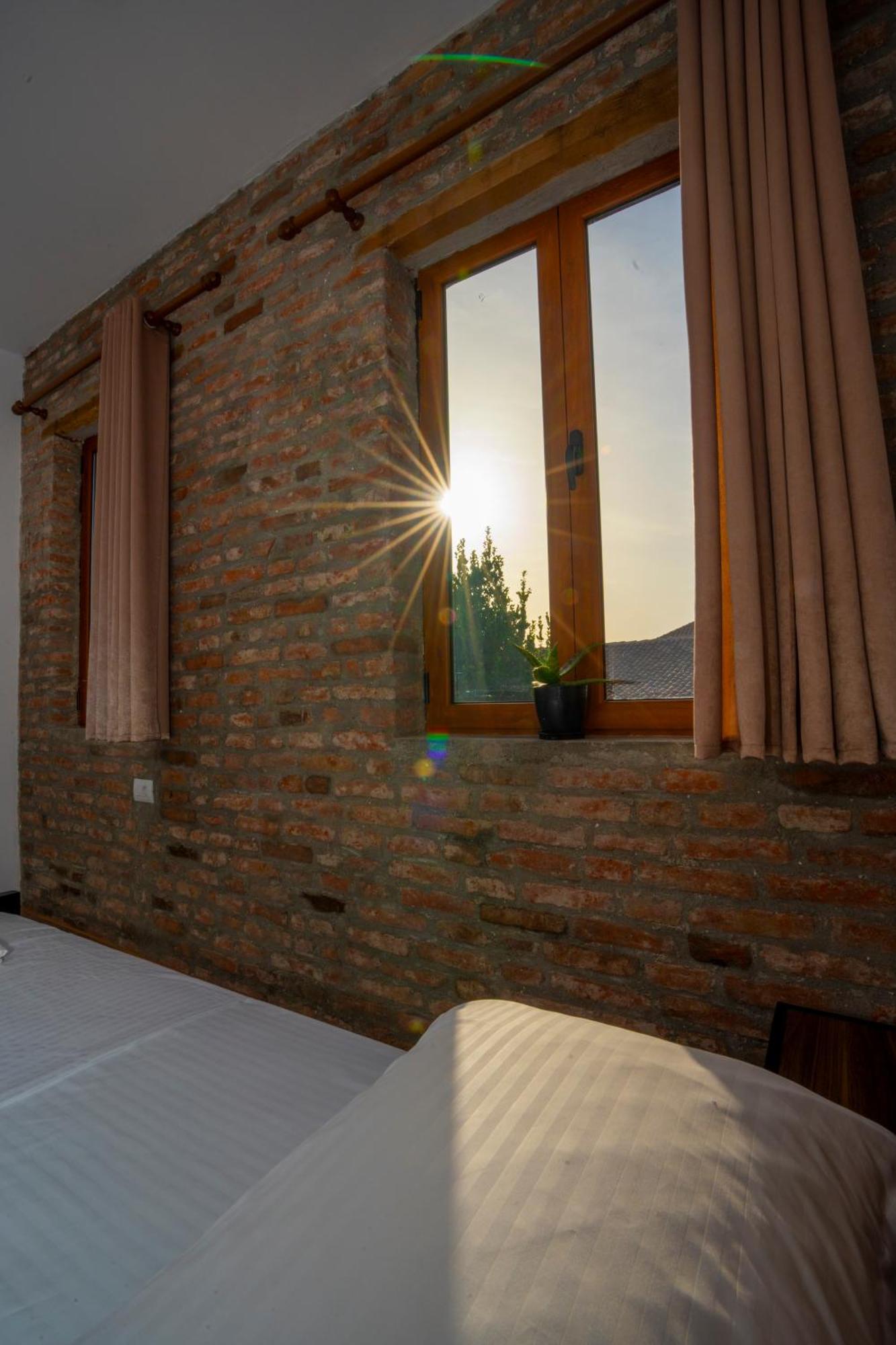 Intown Guesthouse Shkoder Ngoại thất bức ảnh