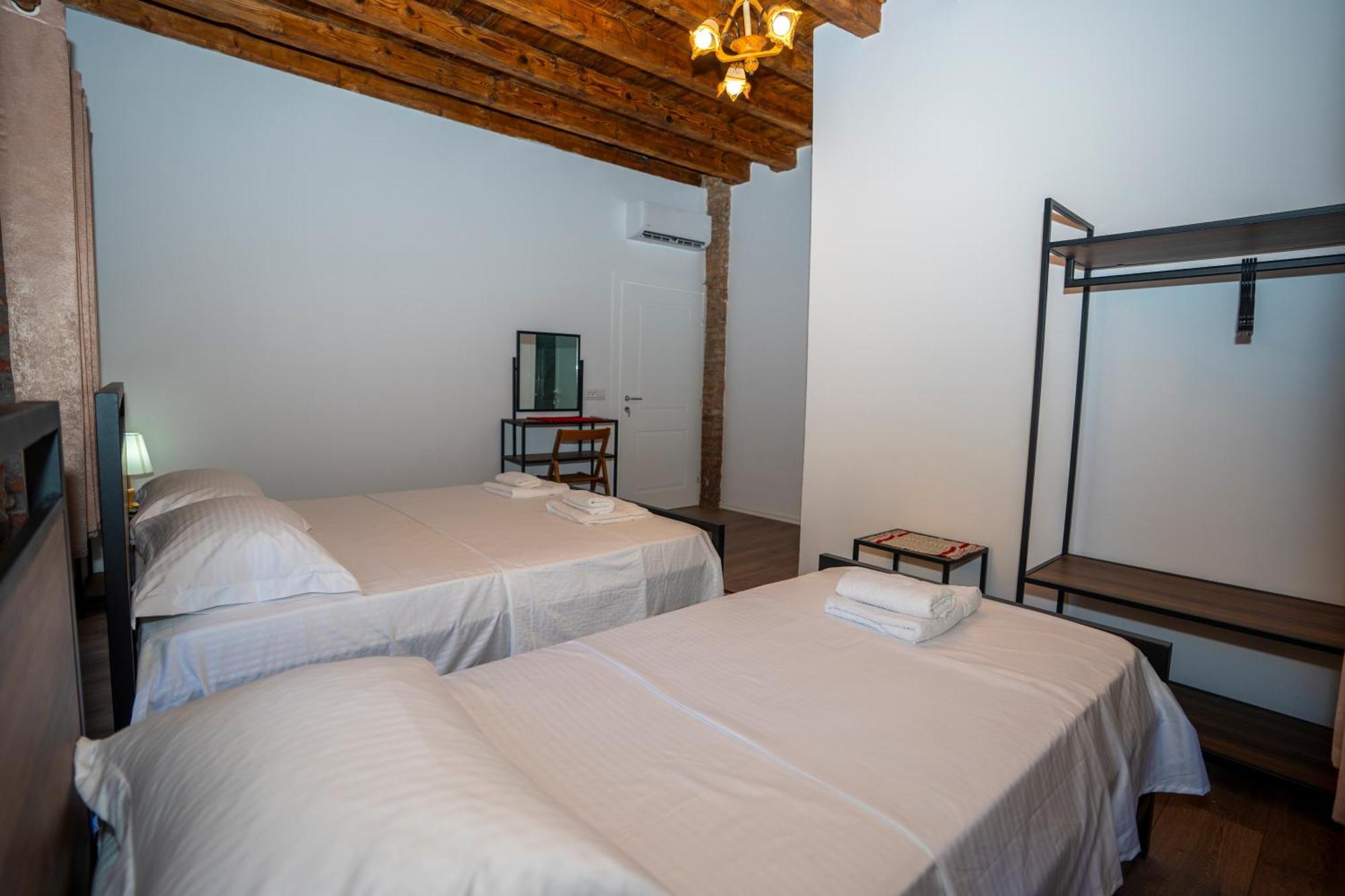 Intown Guesthouse Shkoder Ngoại thất bức ảnh