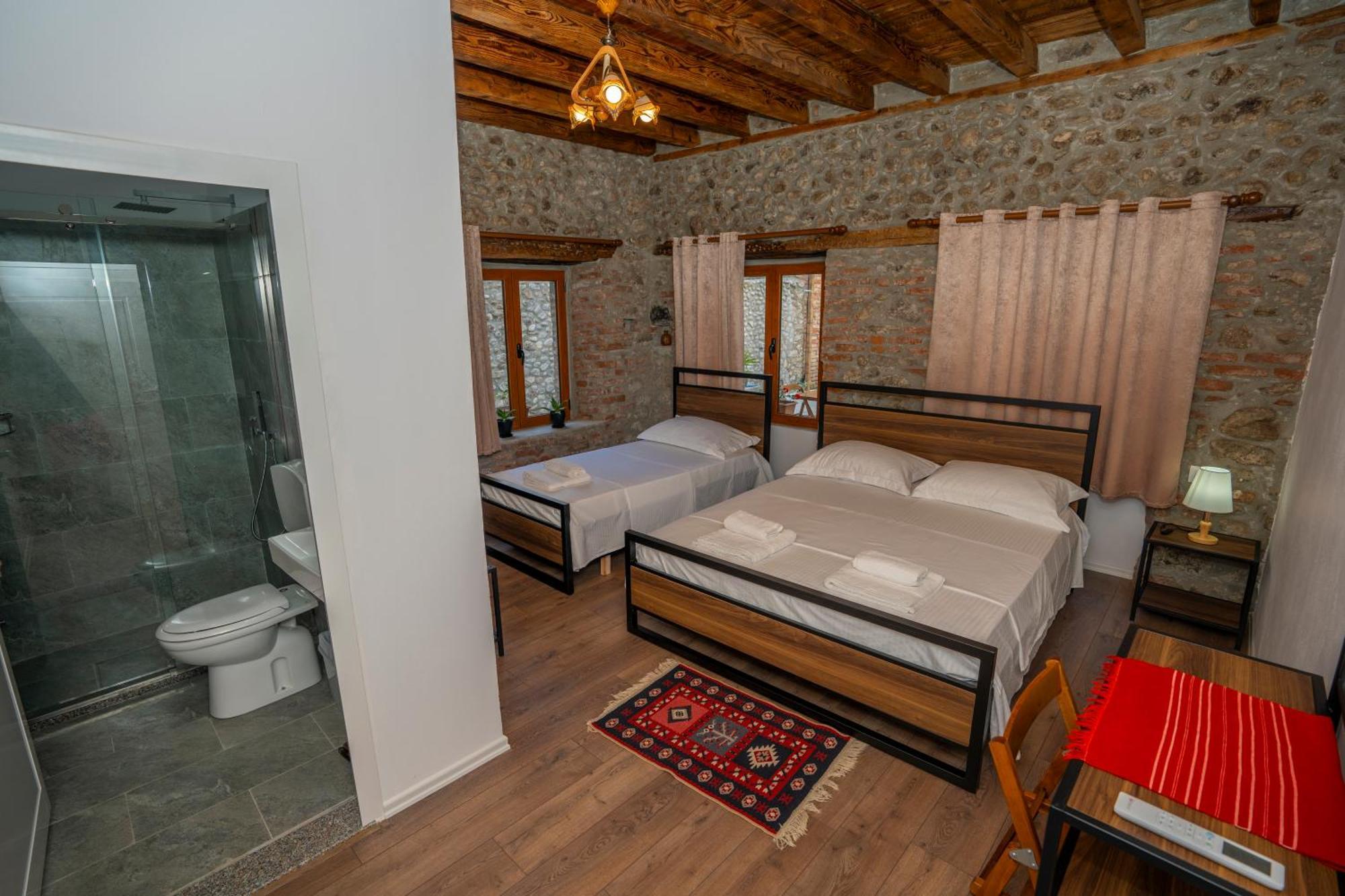 Intown Guesthouse Shkoder Ngoại thất bức ảnh