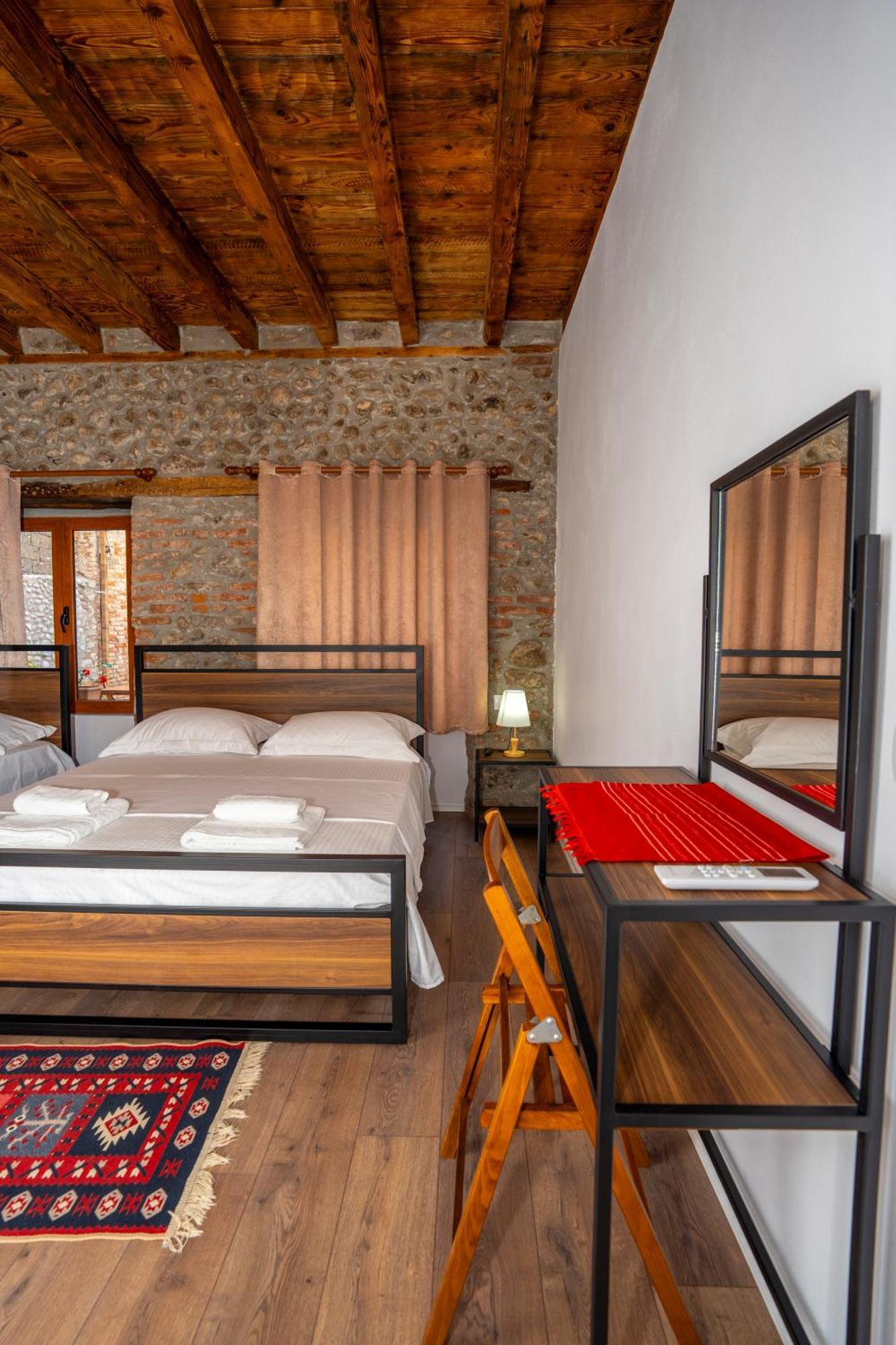 Intown Guesthouse Shkoder Ngoại thất bức ảnh