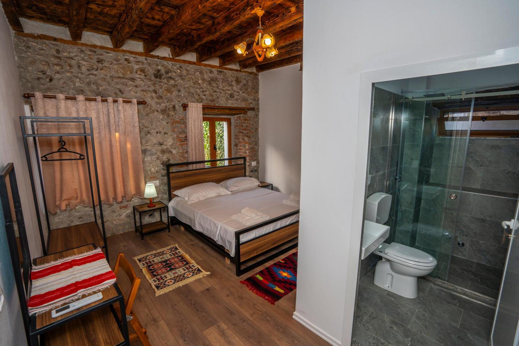 Intown Guesthouse Shkoder Ngoại thất bức ảnh